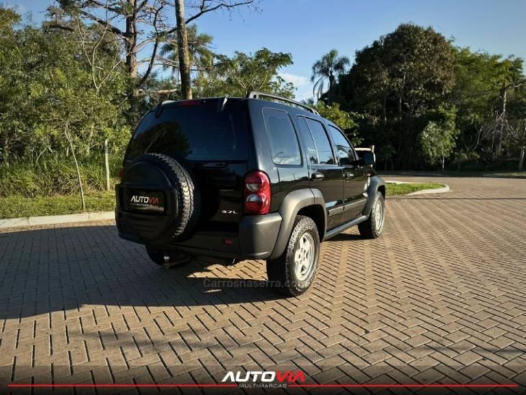 JEEP - CHEROKEE - 2006/2017 - Preta - R$ 44.900,00