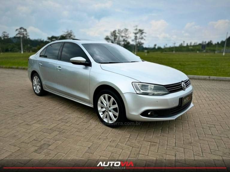 VOLKSWAGEN - JETTA - 2014/2014 - Prata - R$ 67.900,00