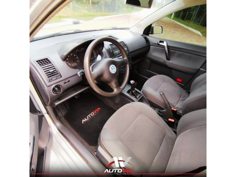 VOLKSWAGEN - POLO - 2002/2003 - Prata - R$ 26.900,00