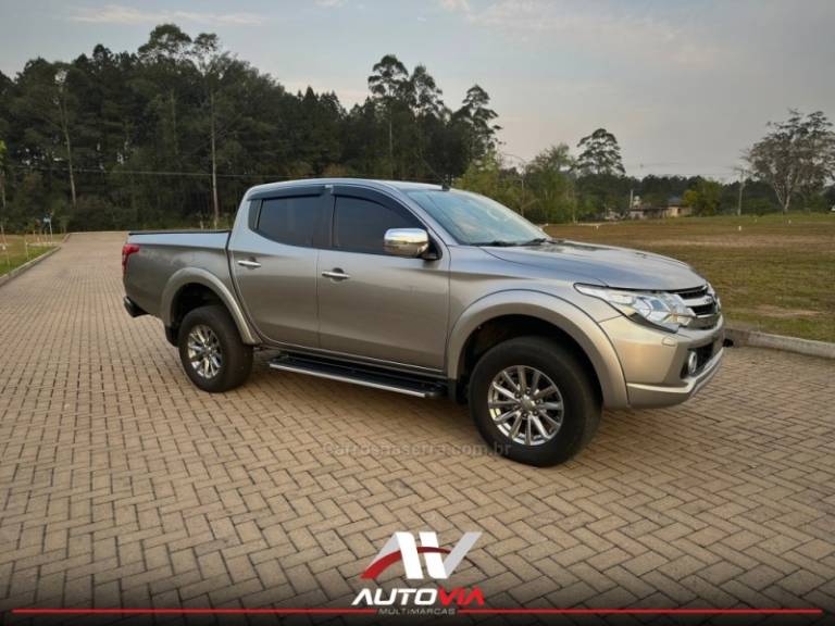 MITSUBISHI - L200 TRITON - 2018/2019 - Prata - R$ 165.900,00