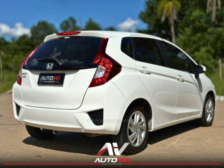 HONDA - FIT - 2016/2017 - Branca - R$ 68.900,00