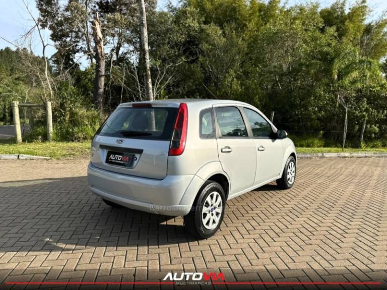 FORD - FIESTA - 2011/2012 - Prata - R$ 32.900,00