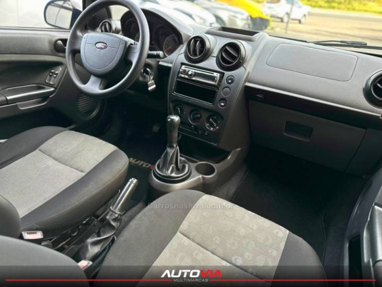 FORD - FIESTA - 2011/2012 - Prata - R$ 32.900,00