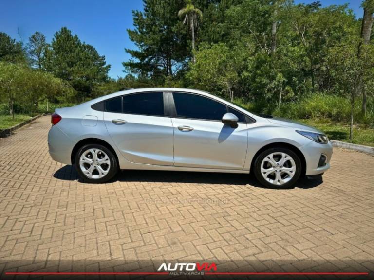 CHEVROLET - CRUZE - 2021/2022 - Prata - R$ 105.900,00