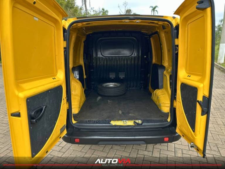 FIAT - DOBLÓ - 2015/2016 - Amarela - R$ 57.900,00
