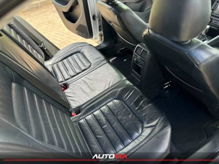 VOLKSWAGEN - JETTA - 2010/2011 - Prata - R$ 59.900,00