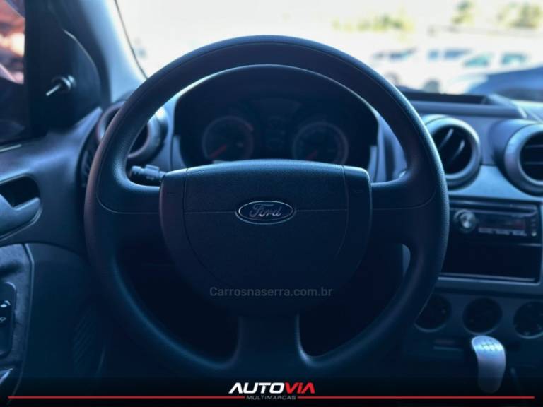 FORD - FIESTA - 2013/2014 - Branca - R$ 34.900,00