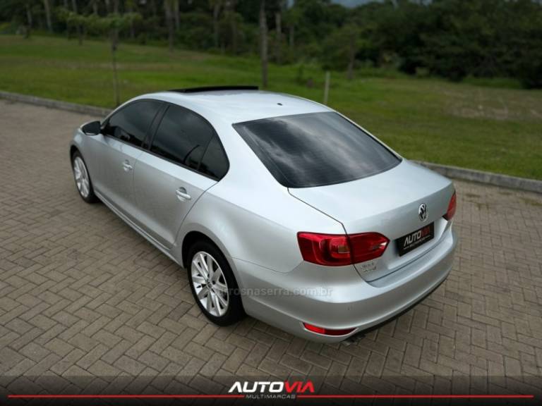 VOLKSWAGEN - JETTA - 2014/2014 - Prata - R$ 67.900,00