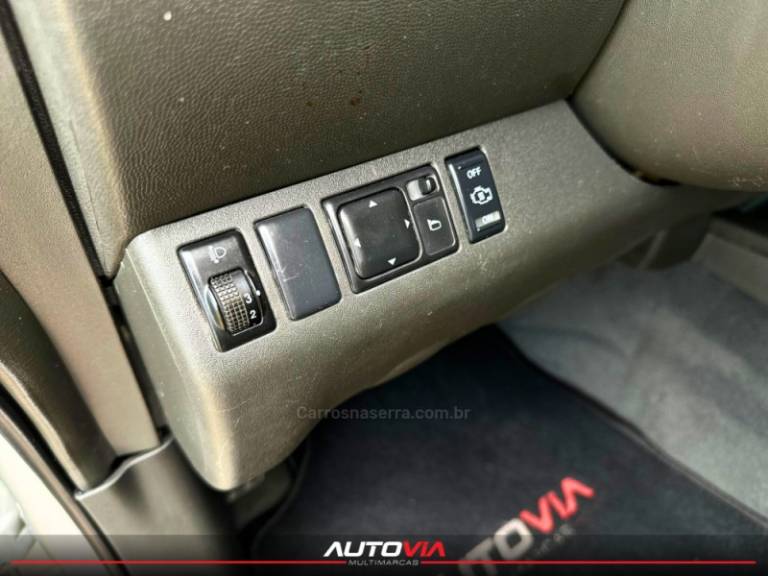 NISSAN - FRONTIER - 2006/2007 - Prata - R$ 79.900,00