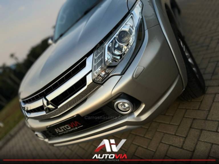 MITSUBISHI - L200 TRITON - 2018/2019 - Prata - R$ 165.900,00