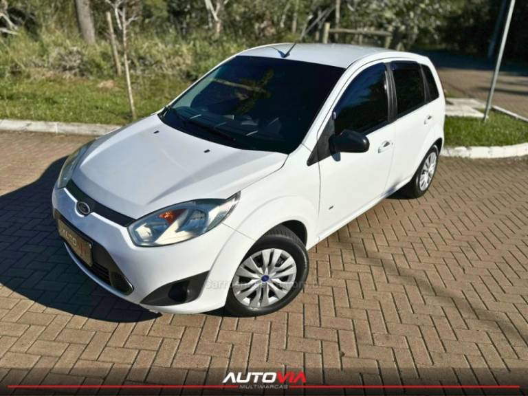 FORD - FIESTA - 2013/2014 - Branca - R$ 34.900,00