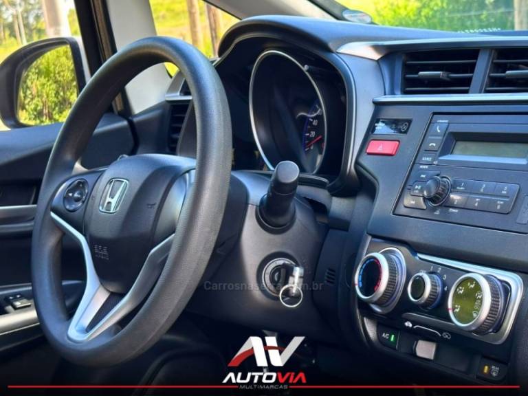 HONDA - FIT - 2016/2017 - Branca - R$ 68.900,00