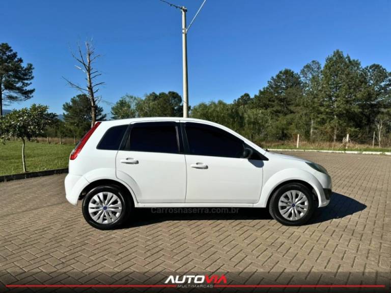 FORD - FIESTA - 2013/2014 - Branca - R$ 34.900,00