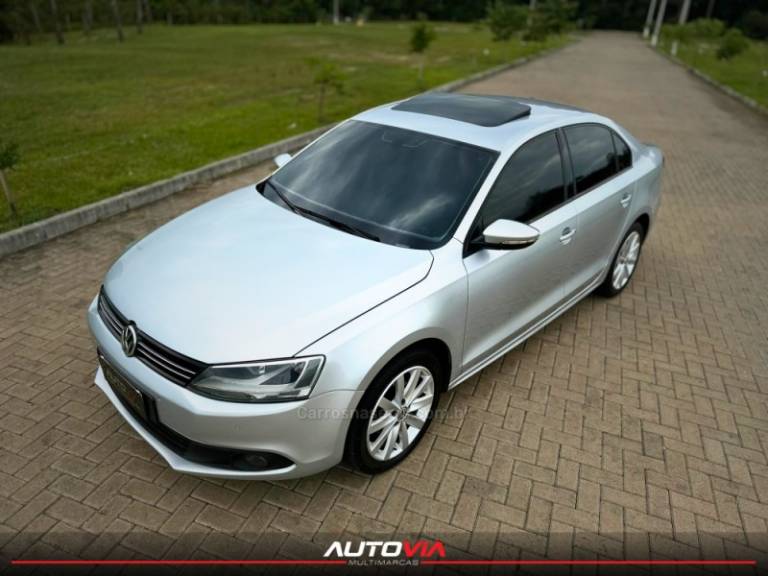 VOLKSWAGEN - JETTA - 2014/2014 - Prata - R$ 67.900,00