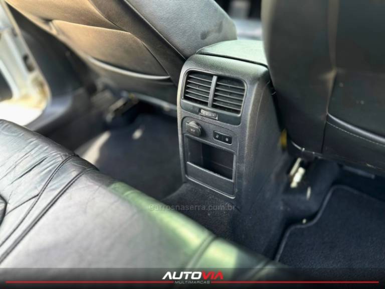 VOLKSWAGEN - JETTA - 2010/2011 - Prata - R$ 59.900,00