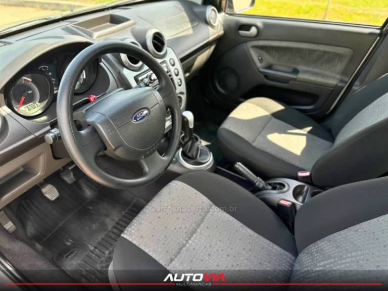 FORD - FIESTA - 2012/2013 - Prata - R$ 35.900,00