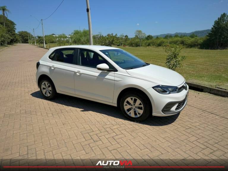 VOLKSWAGEN - POLO - 2023/2023 - Branca - R$ 76.900,00