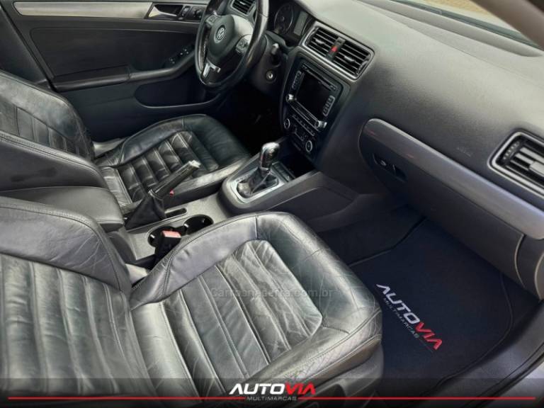 VOLKSWAGEN - JETTA - 2010/2011 - Prata - R$ 59.900,00