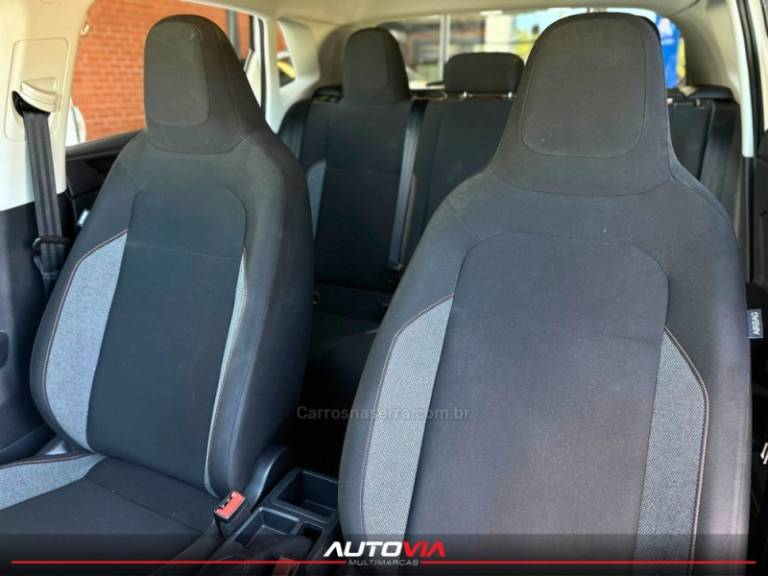 VOLKSWAGEN - POLO - 2023/2023 - Branca - R$ 76.900,00