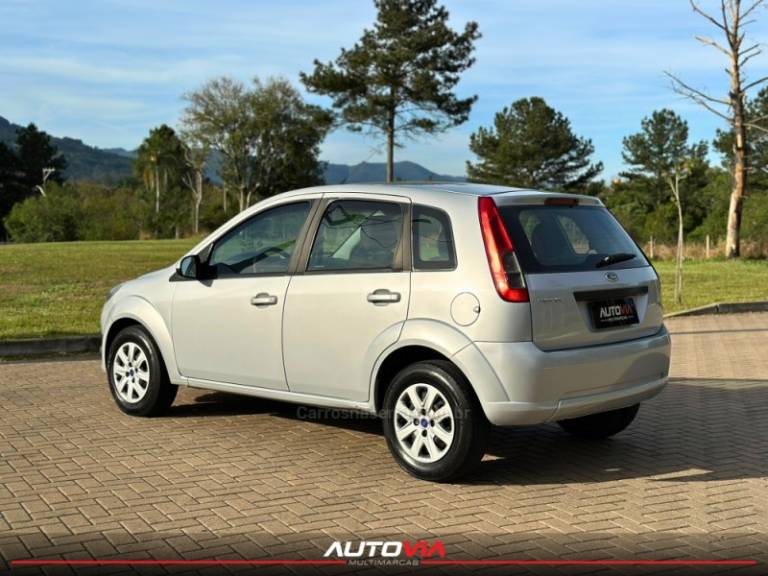 FORD - FIESTA - 2011/2012 - Prata - R$ 32.900,00