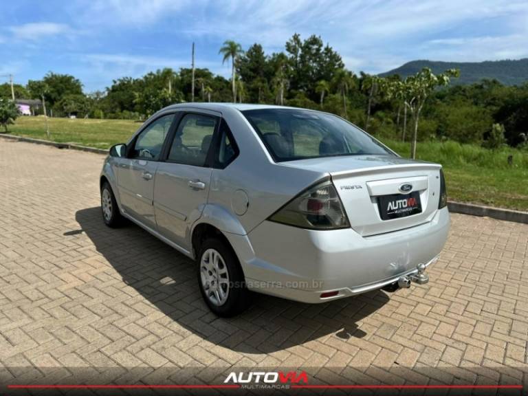 FORD - FIESTA - 2012/2013 - Prata - R$ 35.900,00