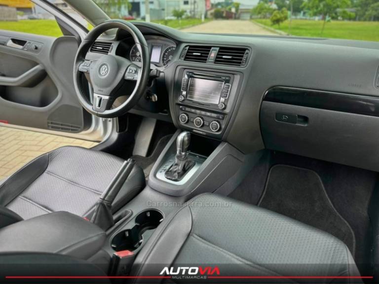 VOLKSWAGEN - JETTA - 2014/2014 - Prata - R$ 67.900,00