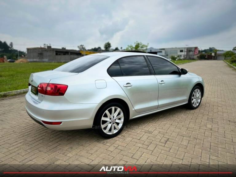 VOLKSWAGEN - JETTA - 2014/2014 - Prata - R$ 67.900,00