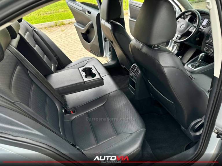 VOLKSWAGEN - JETTA - 2014/2014 - Prata - R$ 67.900,00