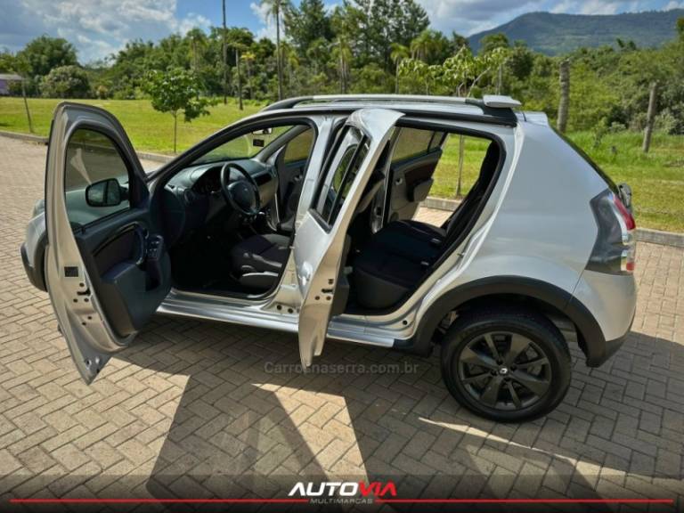 RENAULT - SANDERO - 2012/2012 - Prata - R$ 39.900,00