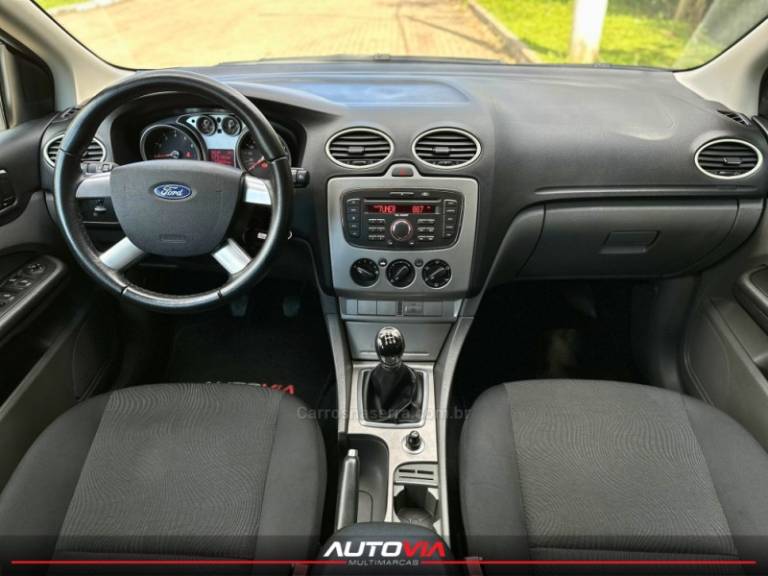 FORD - FOCUS - 2011/2012 - Branca - R$ 45.900,00