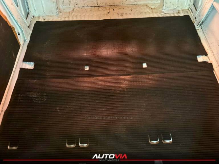 VOLKSWAGEN - KOMBI - 2008/2009 - Branca - R$ 37.900,00