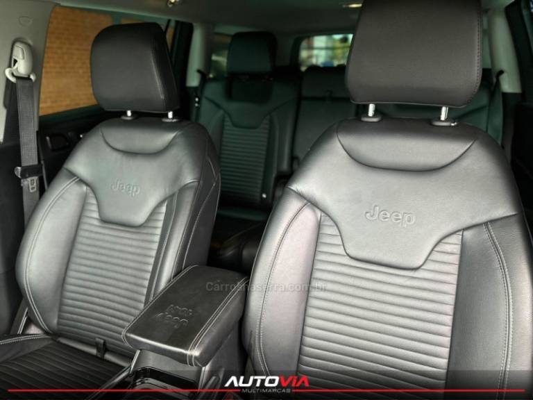 JEEP - COMMANDER - 2024/2025 - Cinza - R$ 179.900,00