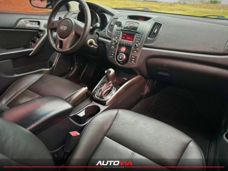 KIA MOTORS - CERATO - 2012/2012 - Prata - R$ 52.900,00
