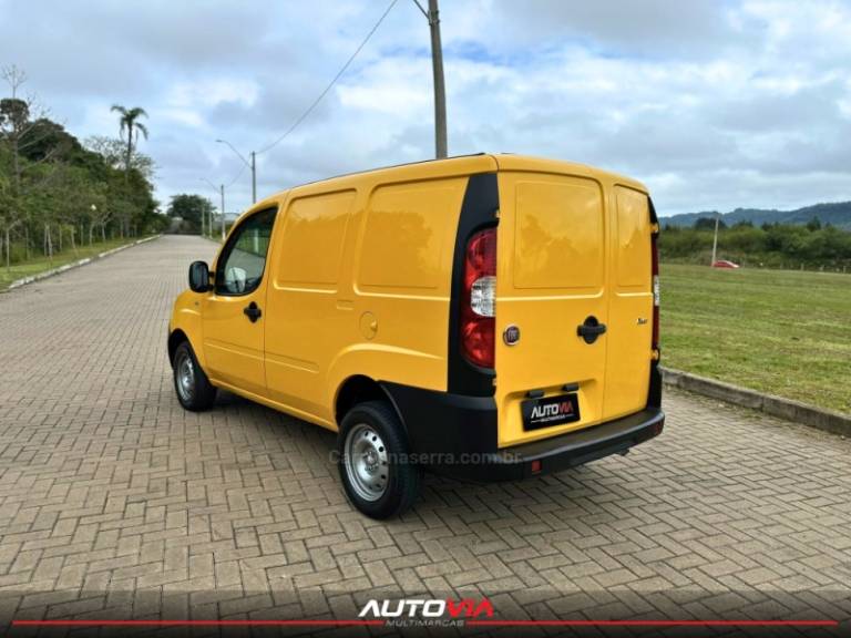 FIAT - DOBLÓ - 2015/2016 - Amarela - R$ 57.900,00