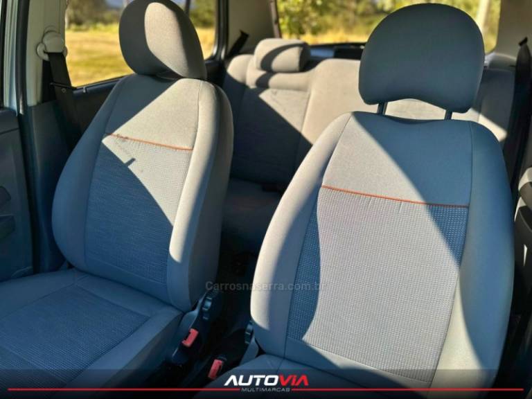 VOLKSWAGEN - FOX - 2008/2009 - Prata - R$ 29.900,00