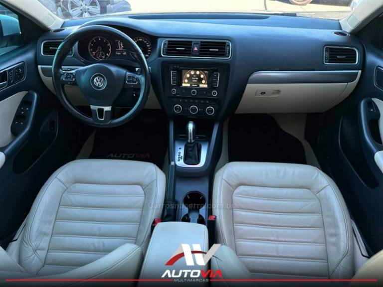 VOLKSWAGEN - JETTA - 2013/2014 - Branca - R$ 74.900,00