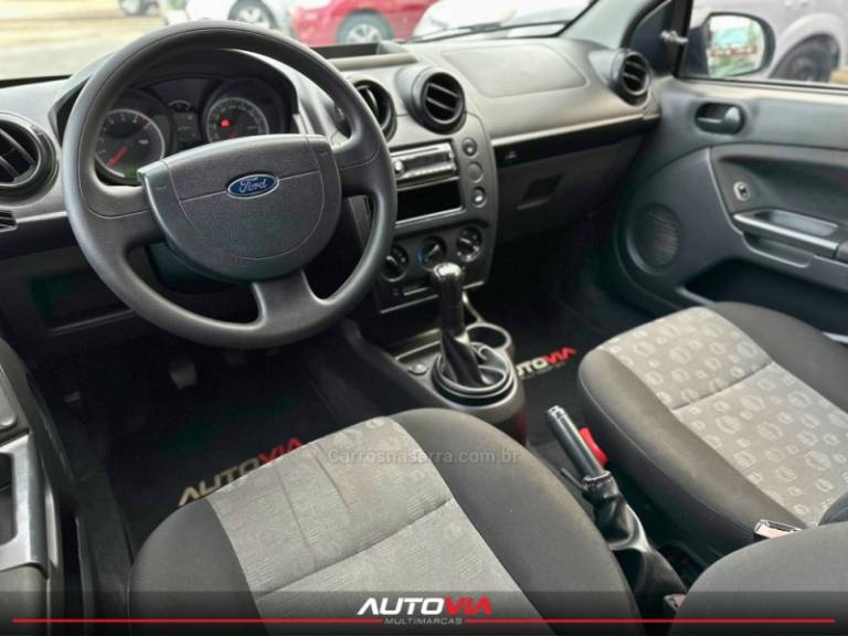 FORD - FIESTA - 2011/2012 - Prata - R$ 32.900,00