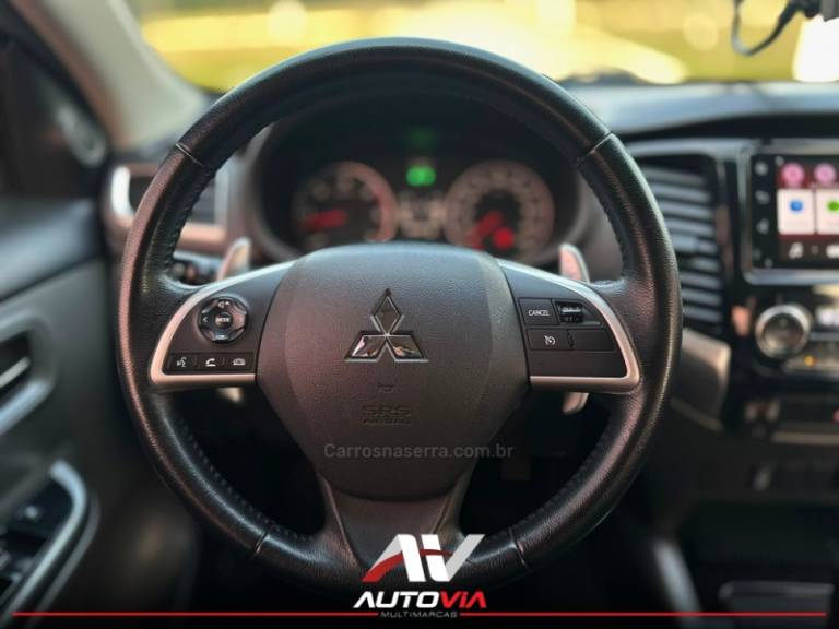 MITSUBISHI - L200 TRITON - 2018/2019 - Prata - R$ 165.900,00