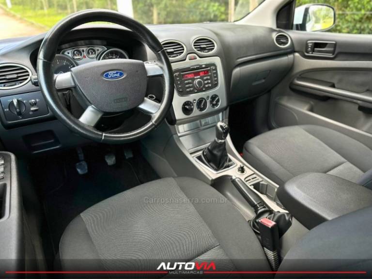 FORD - FOCUS - 2011/2012 - Branca - R$ 45.900,00