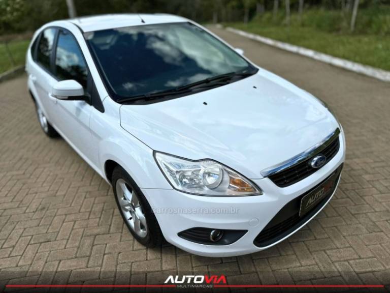 FORD - FOCUS - 2011/2012 - Branca - R$ 45.900,00