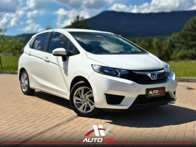 HONDA - FIT - 2016/2017 - Branca - R$ 68.900,00