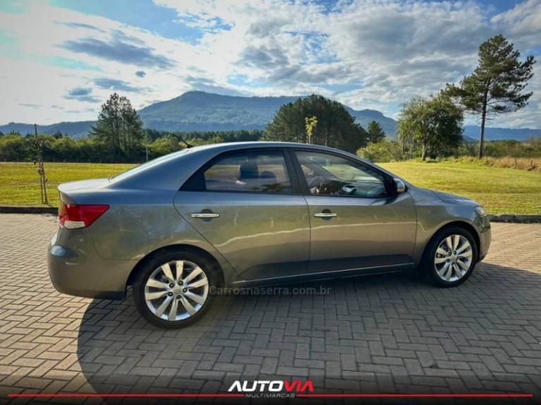 KIA MOTORS - CERATO - 2012/2013 - Cinza - R$ 57.900,00