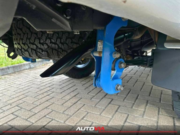 NISSAN - FRONTIER - 2006/2007 - Prata - R$ 79.900,00