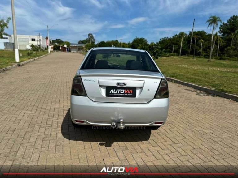 FORD - FIESTA - 2012/2013 - Prata - R$ 35.900,00