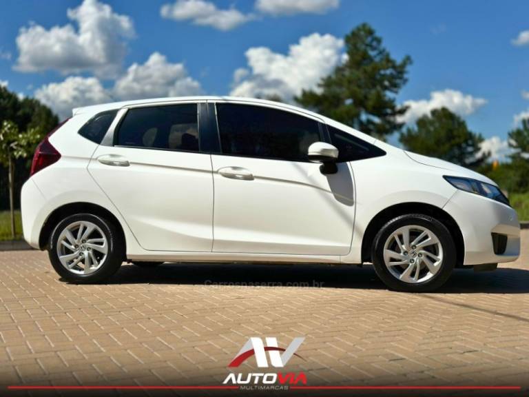 HONDA - FIT - 2016/2017 - Branca - R$ 68.900,00