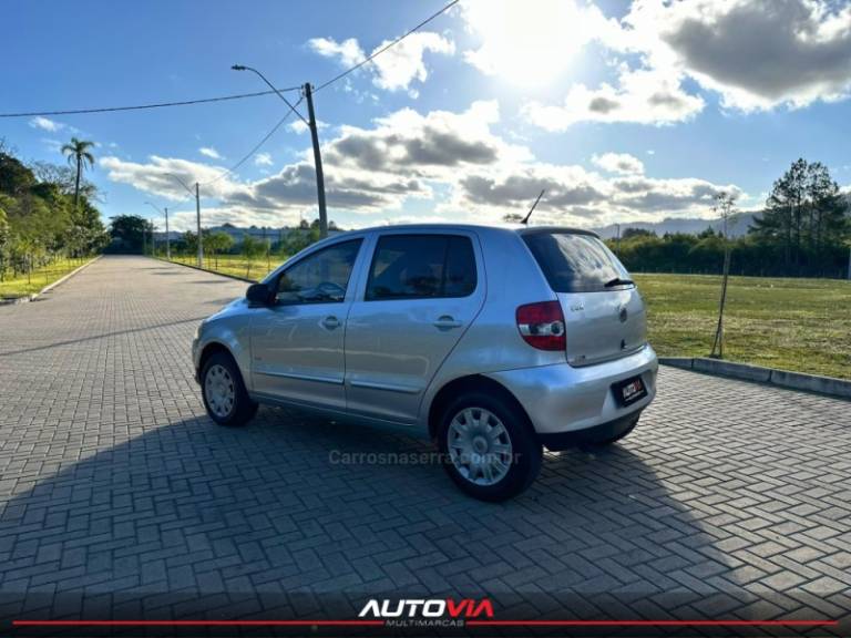 VOLKSWAGEN - FOX - 2008/2009 - Prata - R$ 29.900,00