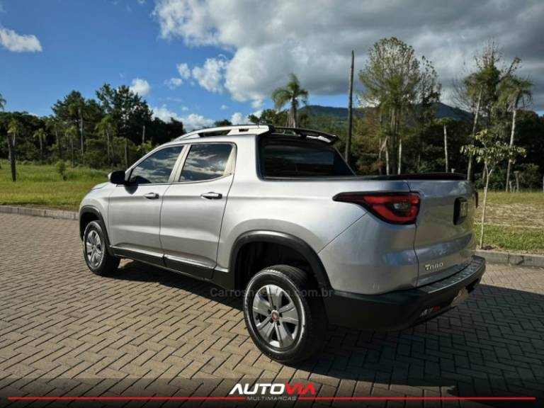FIAT - TORO - 2020/2021 - Prata - R$ 97.900,00