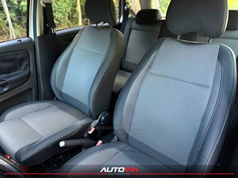 VOLKSWAGEN - SPACEFOX - 2011/2012 - Prata - R$ 41.900,00