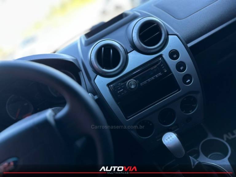 FORD - FIESTA - 2013/2014 - Branca - R$ 34.900,00
