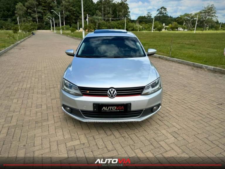 VOLKSWAGEN - JETTA - 2011/2011 - Prata - R$ 57.900,00
